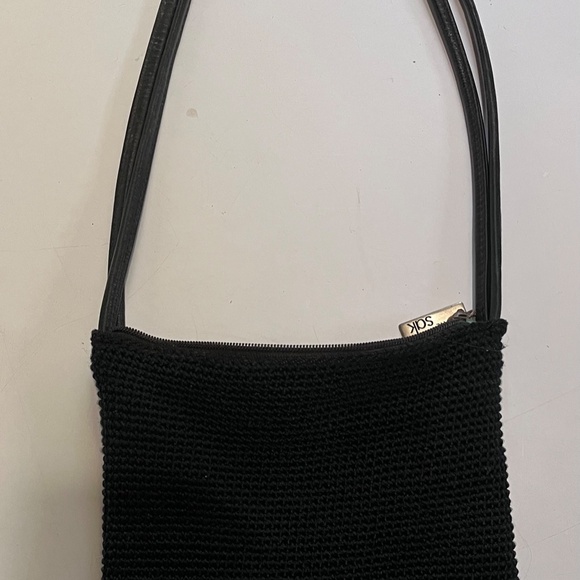 The Sak Black Crochet Shoulder Bag 🖤 Zip Top Knit Purse Boho Classic - Picture 2 of 4